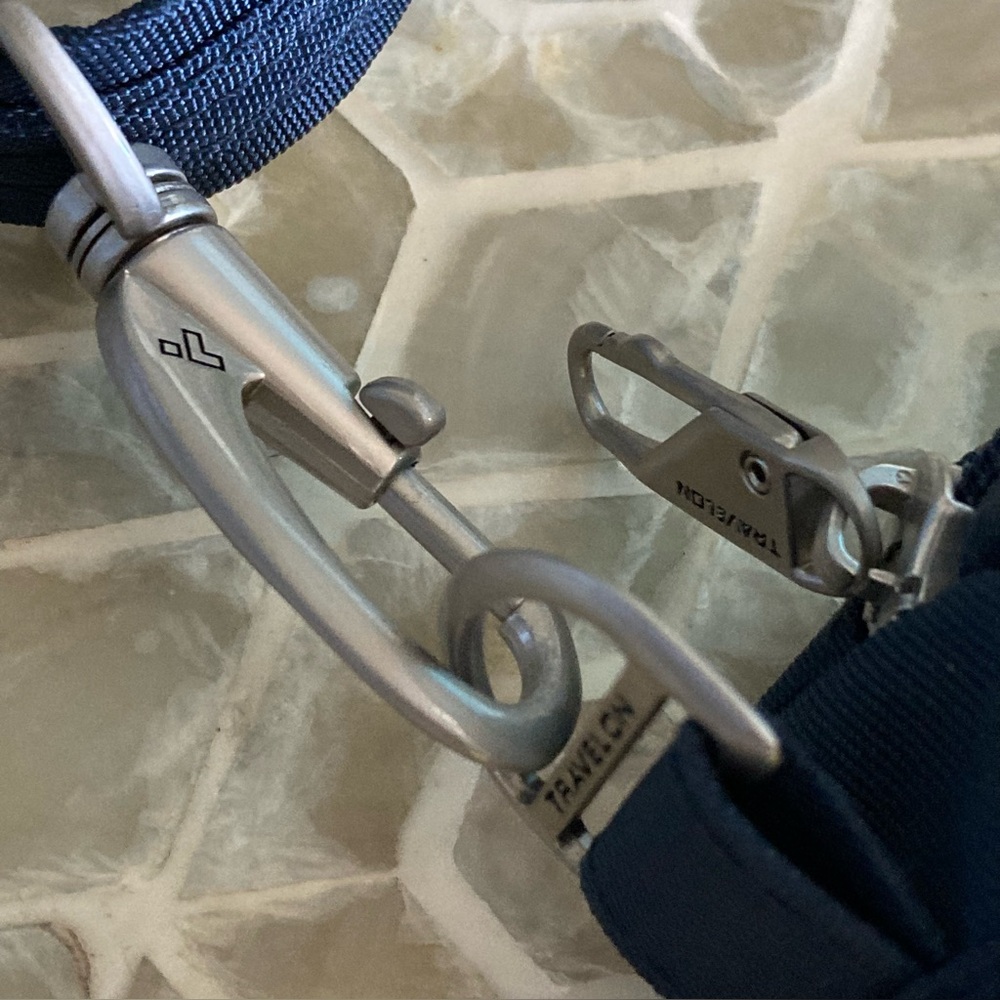 NEW!  Travelon Anti-Theft Classic Small E/W Crossbody - Spruce - Picture 5 of 10